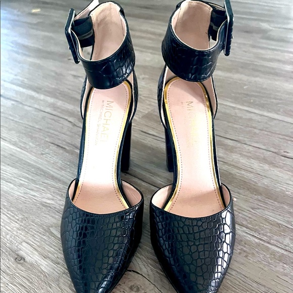 Michael Shannon Sz 7 black pointed tip heels. Like new, only worn one time!! - Picture 3 of 3